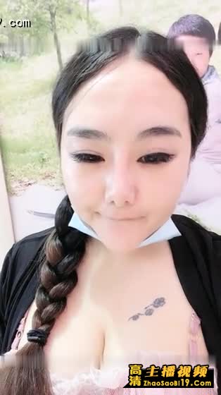 首次婴儿肥美女主播展示十大名器之首-馒头美鲍飞龙穴名器抽烟绝活展示