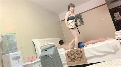 推拿按摩温泉洗浴中心小青年包房全套服务大奶白嫩美女技师身材火辣多种项目爽歪歪最后用肉棒征服这个骚货